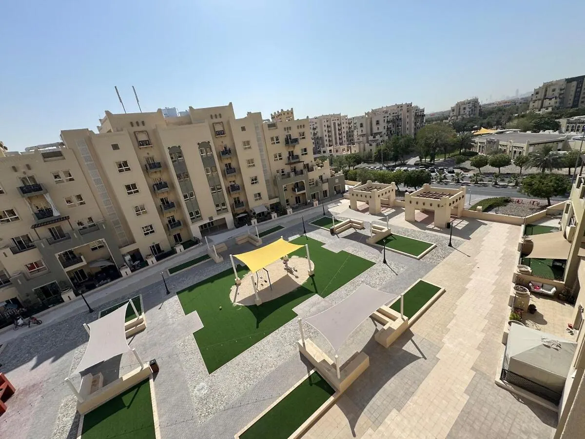 Elegant Family Stay - Playground View In Remraam Dubai Apartment