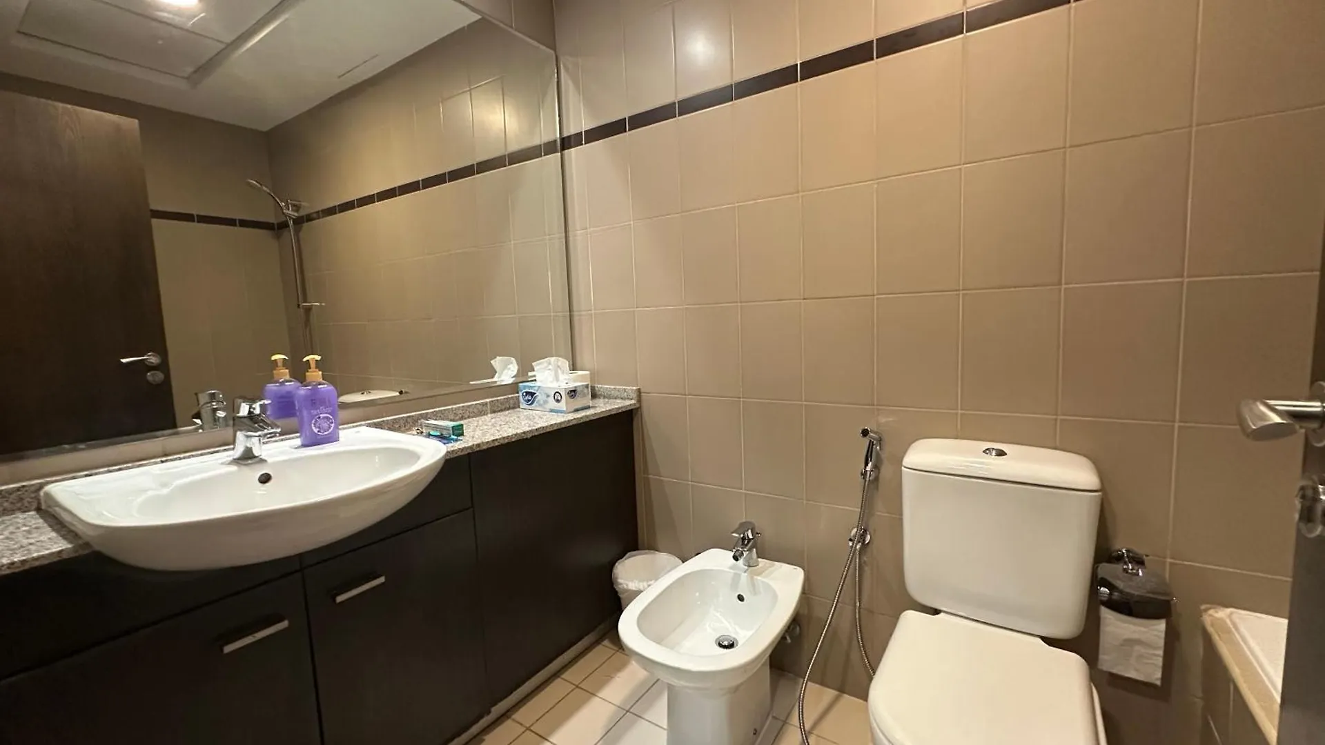 Elegant Family Stay - Playground View In Remraam Dubai Apartment